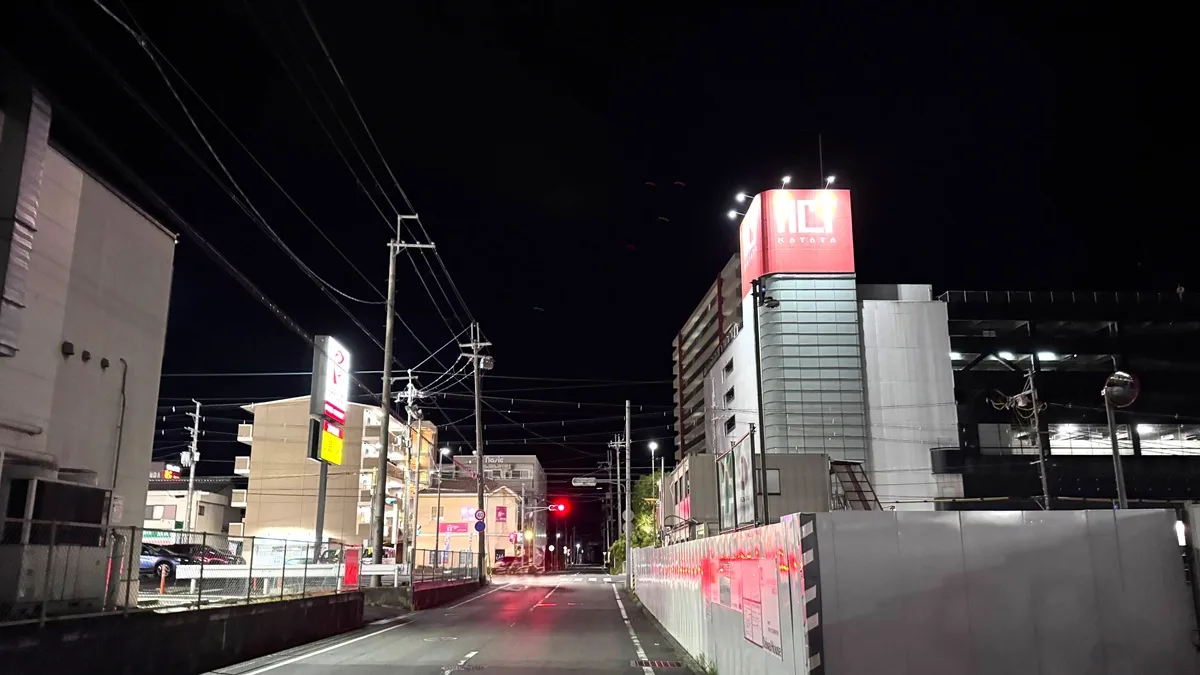 万代堅田店 工事現場 夜の様子(2025年10月撮影)