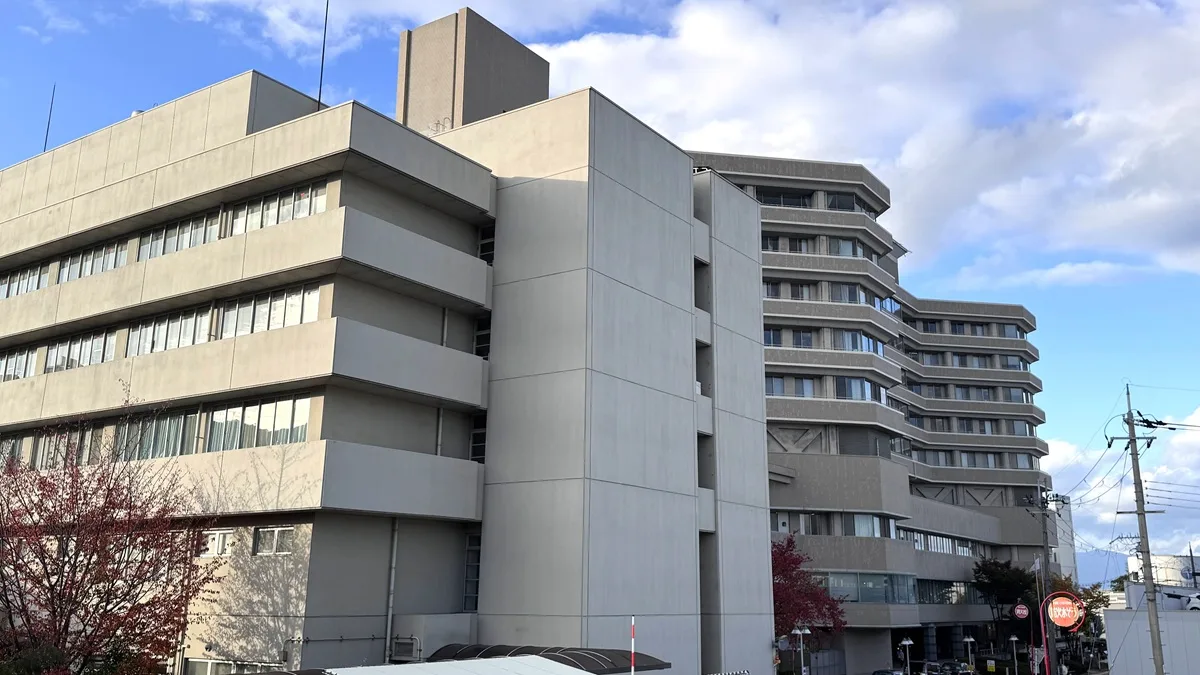 滋賀県大津市の市立大津市民病院の外観