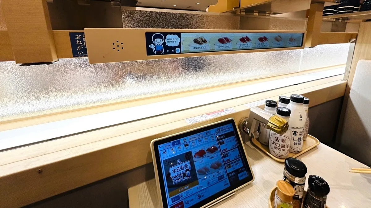はま寿司には 2種類のタッチパネル が設置されている