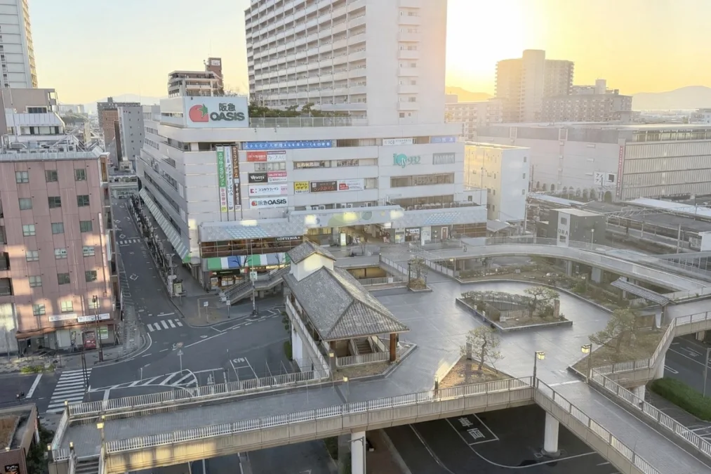 JR草津駅の東口から眺める夕方の景色