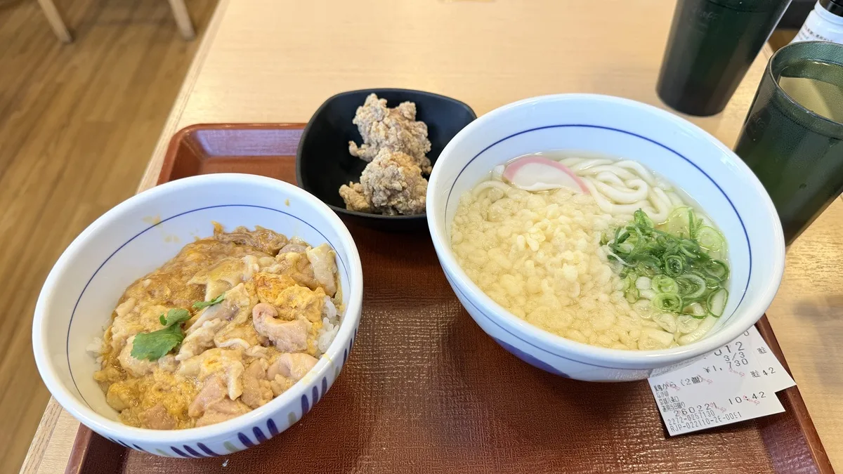 はいからうどん(並・330円)+親子丼(小盛・400円)+鶏から