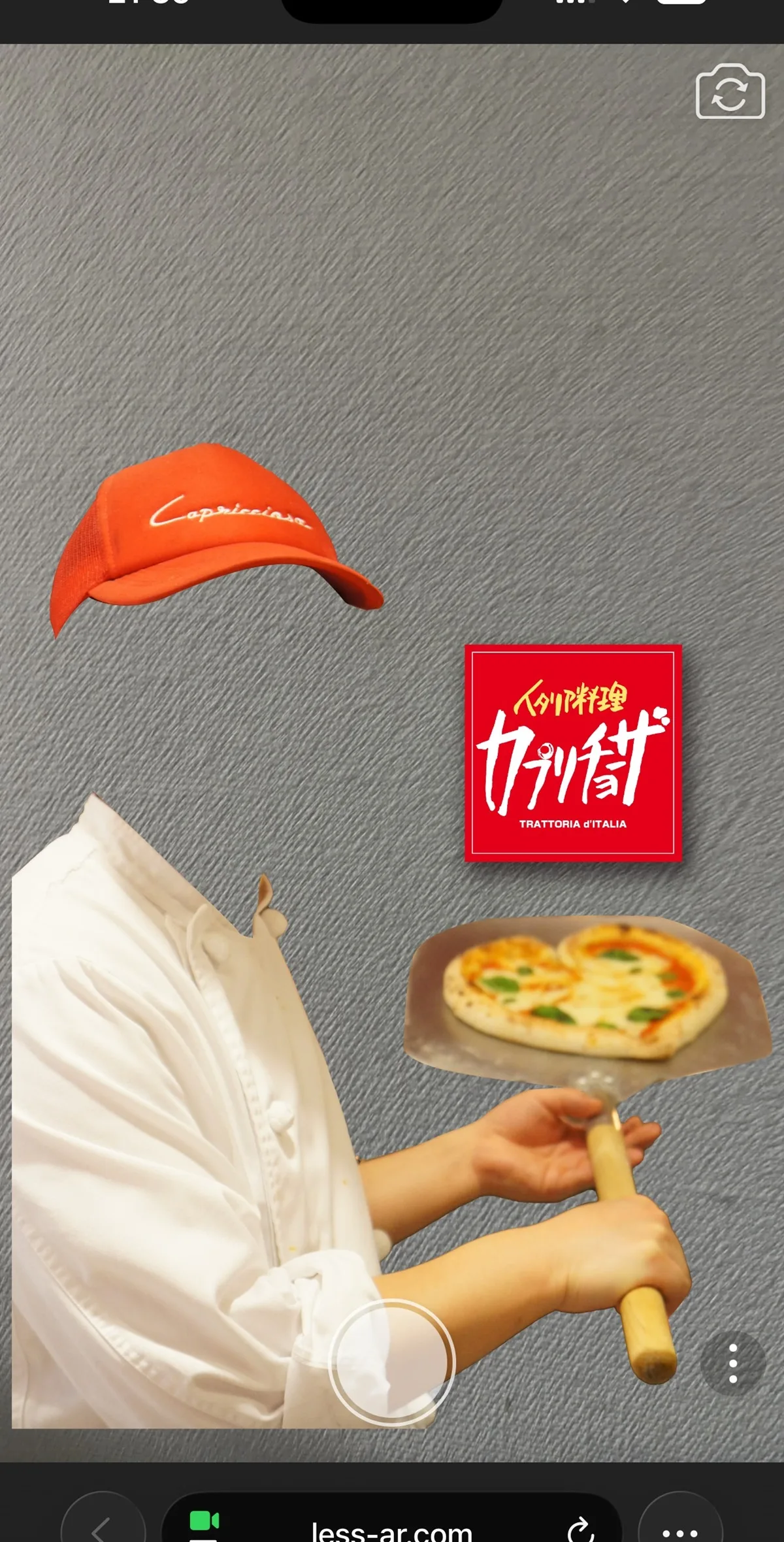 店員さんが大きなピザを釜から取り出しているシーンのフォトフレーム