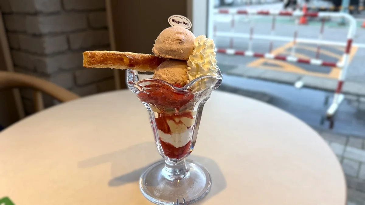 ICHIGO ミルフィーユパフェ with ハーゲンダッツ(890円)