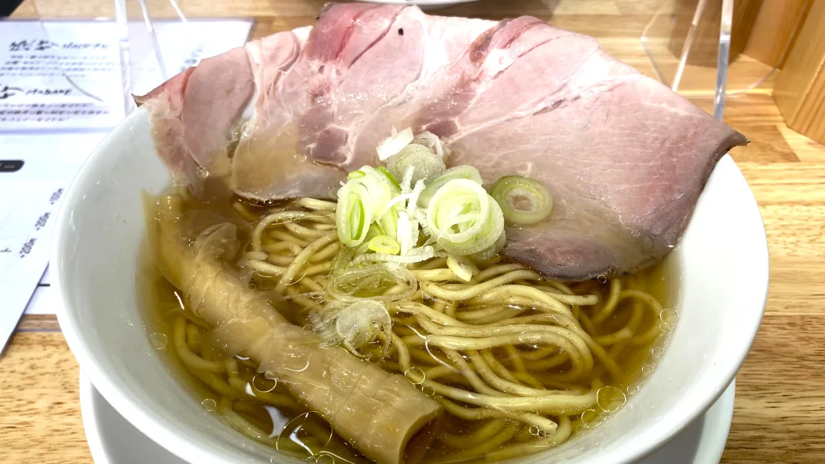 淡竹（はちく）牡蠣・あさり・しじみの旨味を引き出した貝出汁醤油ラーメン