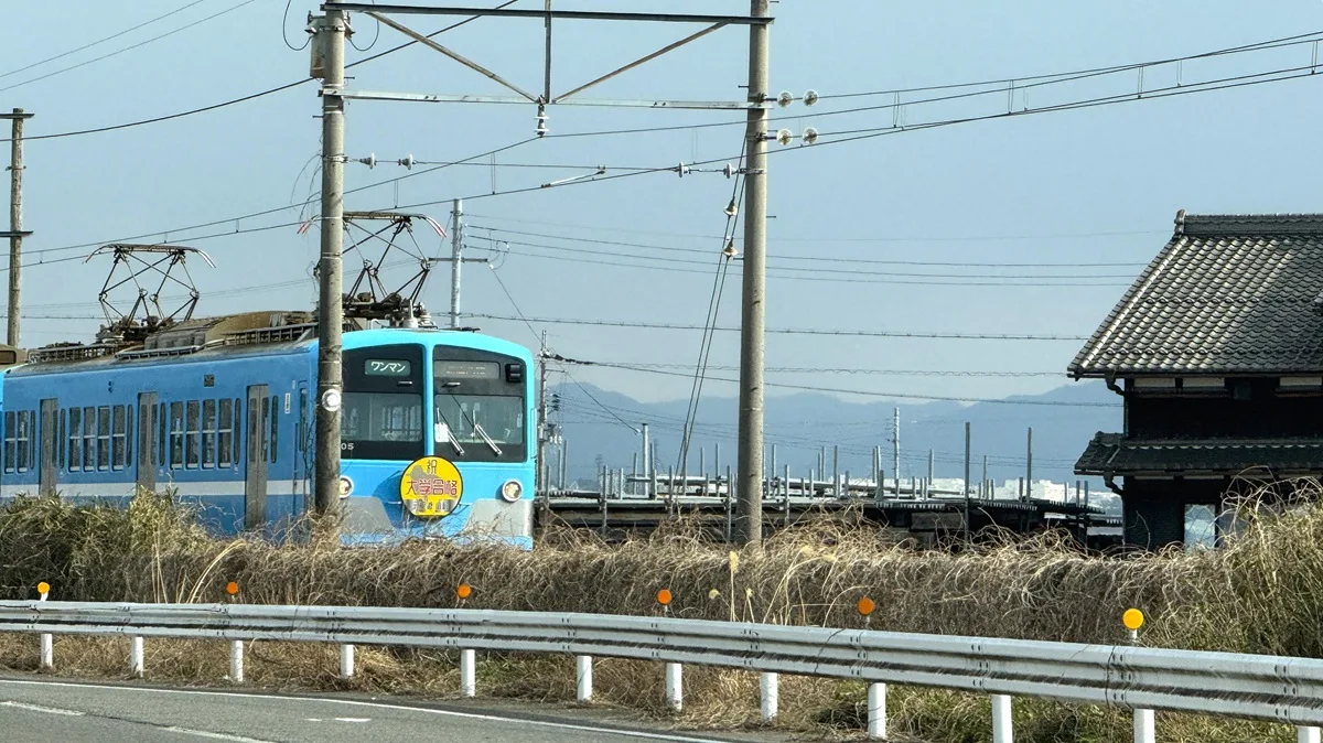 東近江市で指定ごみ袋の臨時措置がスタート!袋が入手できない場合に限り、透明ビニール袋でのごみ出しが7月31日まで可能です。袋への記載必須など条件あり。買いだめは控えて。