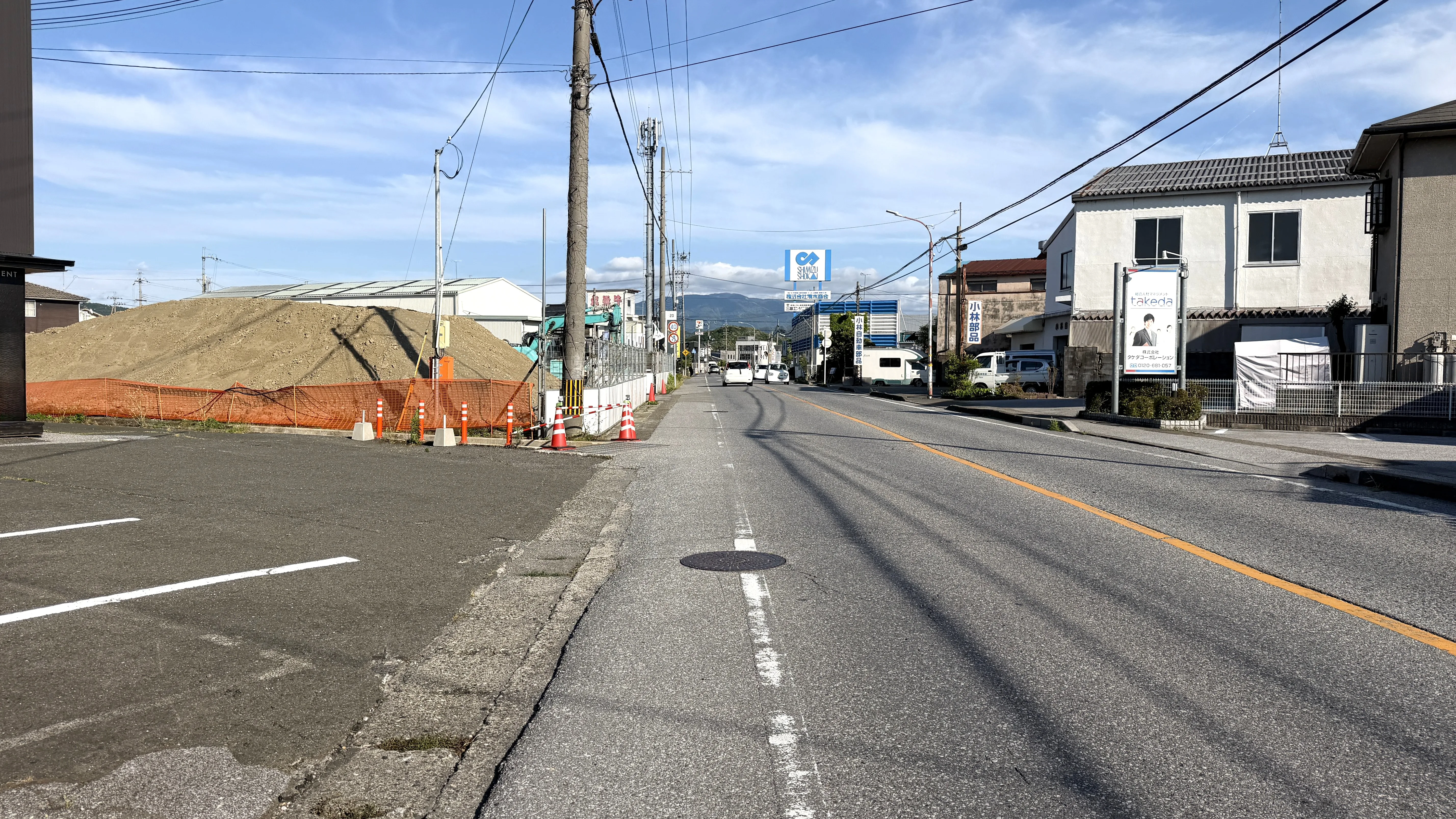 長浜市平方町に「ドラッグコスモス長浜平方店」が建設中です。2026年6月10日に現地を取材。滋賀県の届出PDFによると、オープン予定日は2026年12月16日。営業時間や駐車場台数など、確認できた情報をお届けします。