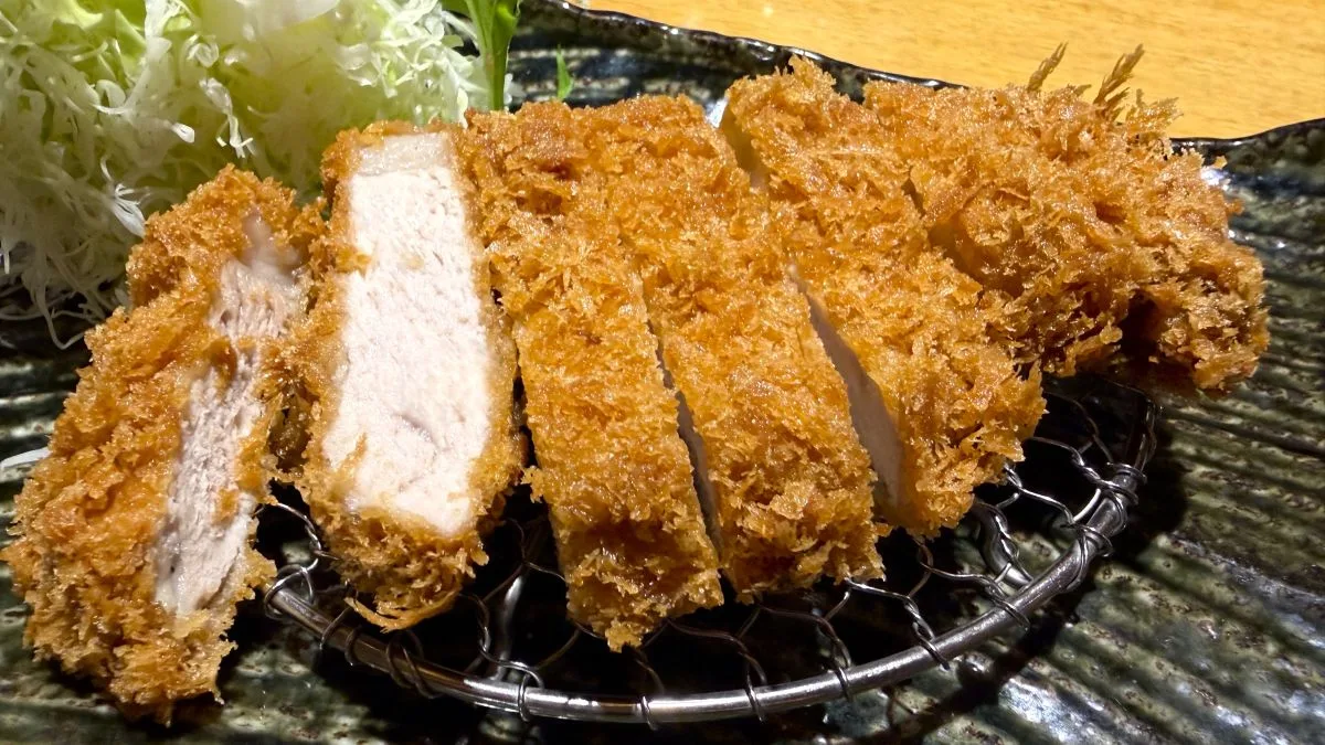 JR草津駅徒歩1分、近鉄百貨店草津店5Fの名代とんかつ かつくらへ。東の匠SPF豚ロースと蟹クリームコロッケとヒレかつを実食した様子をレポート