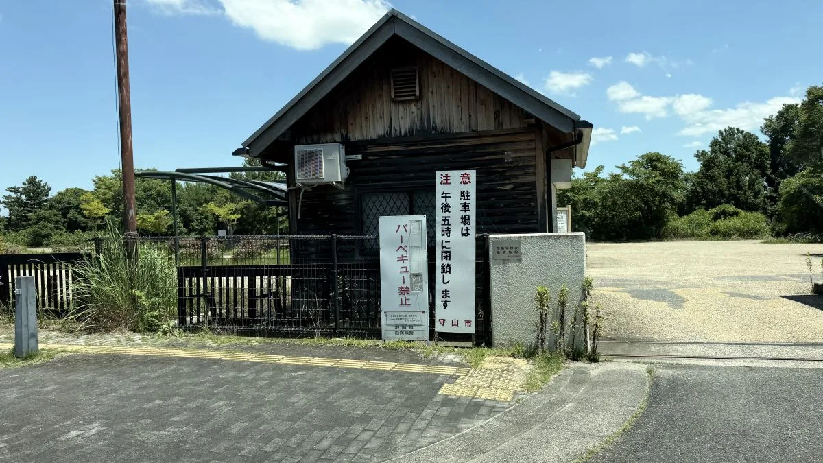 琵琶湖の人気スポット「BIWAKOモニュメント」を訪れ、駐車場情報や水温・気温などを実測してみました。