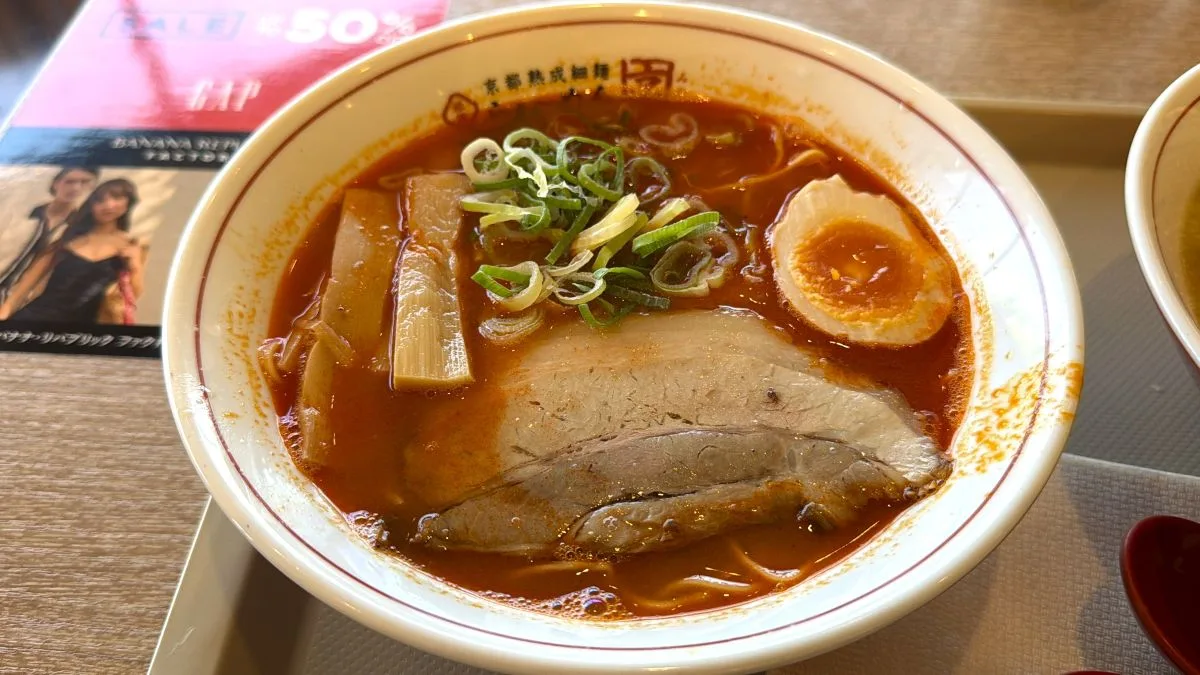 三井アウトレットパーク滋賀竜王で らぁ〜めん京 の「朱(あか)らぁ〜めん」を食べてきました